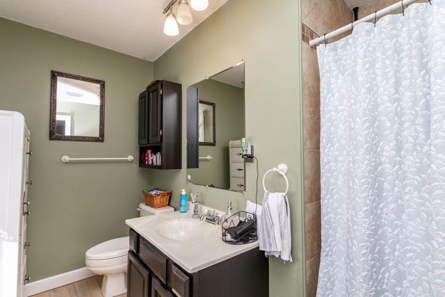 9730 E BALL RD, Centralia, MO 65240