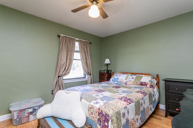 9730 E BALL RD, Centralia, MO 65240