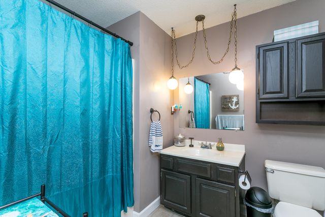 9730 E BALL RD, Centralia, MO 65240