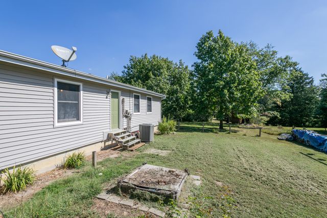 9730 E BALL RD, Centralia, MO 65240