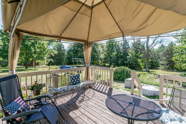 9730 E BALL RD, Centralia, MO 65240