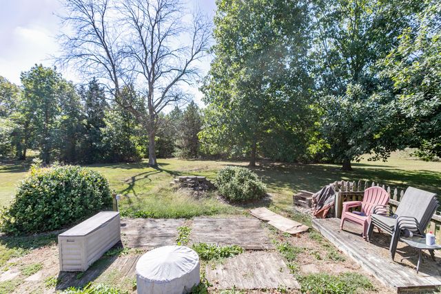 9730 E BALL RD, Centralia, MO 65240