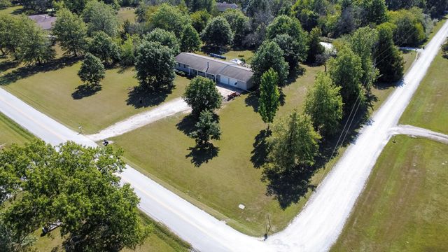 9730 E BALL RD, Centralia, MO 65240