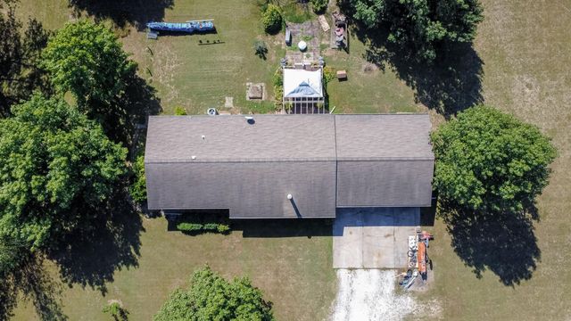 9730 E BALL RD, Centralia, MO 65240