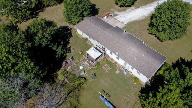 9730 E BALL RD, Centralia, MO 65240