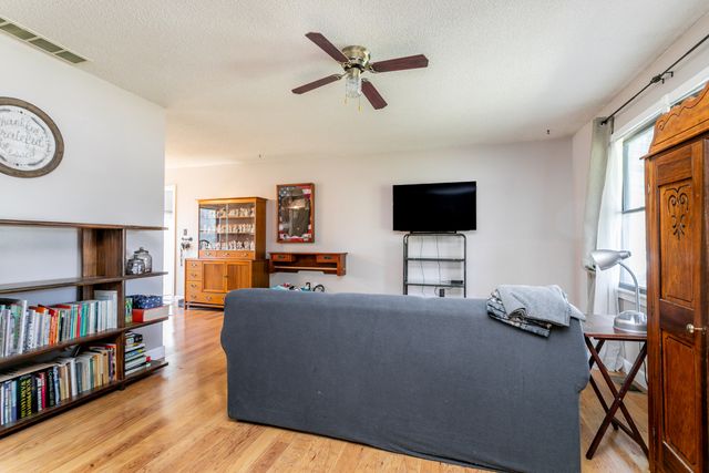 9730 E BALL RD, Centralia, MO 65240