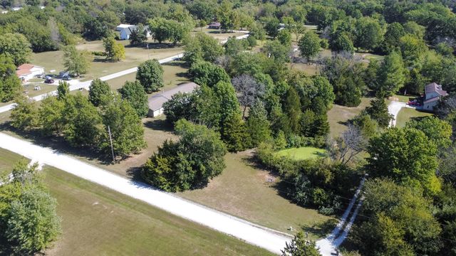 9730 E BALL RD, Centralia, MO 65240