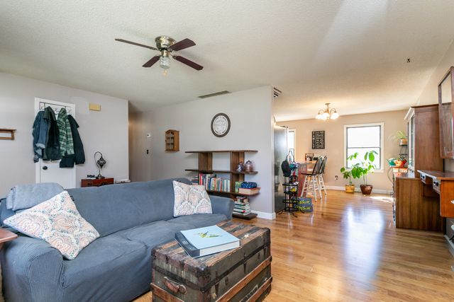 9730 E BALL RD, Centralia, MO 65240