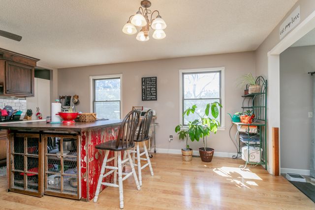 9730 E BALL RD, Centralia, MO 65240