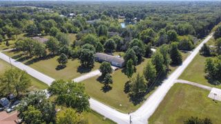9730 E BALL RD, Centralia, MO 65240