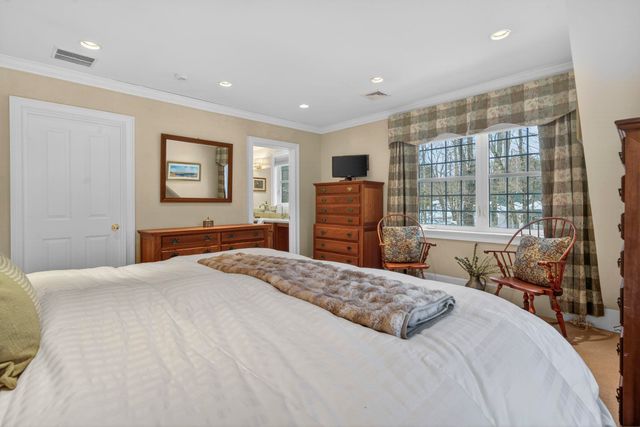 51 Pond Street, Newton, NH 03858