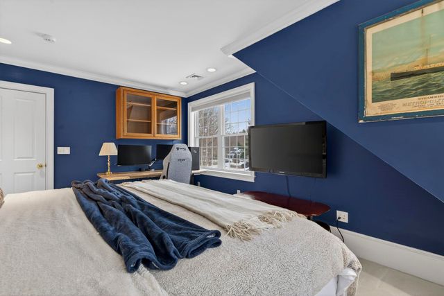 51 Pond Street, Newton, NH 03858