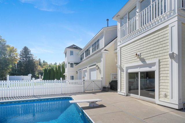 51 Pond Street, Newton, NH 03858