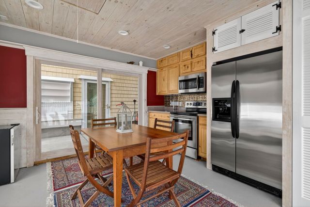 51 Pond Street, Newton, NH 03858