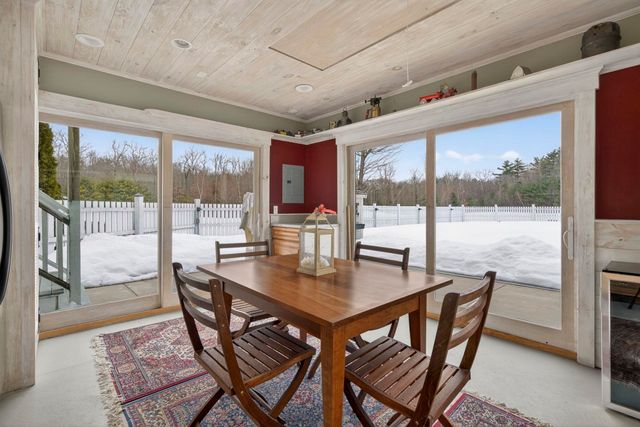 51 Pond Street, Newton, NH 03858