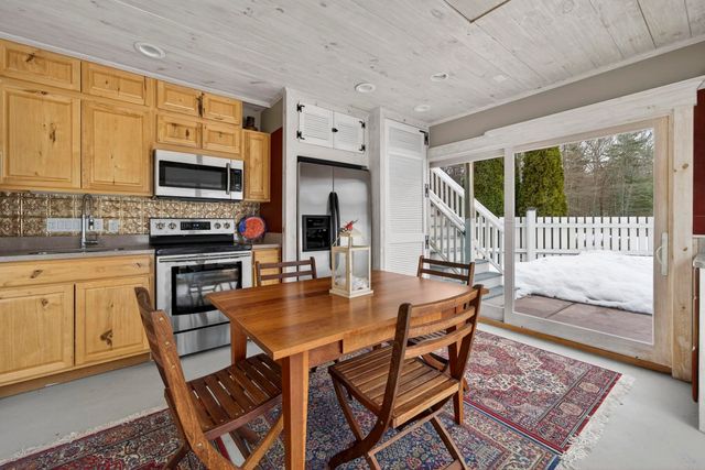 51 Pond Street, Newton, NH 03858