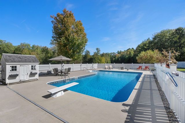 51 Pond Street, Newton, NH 03858