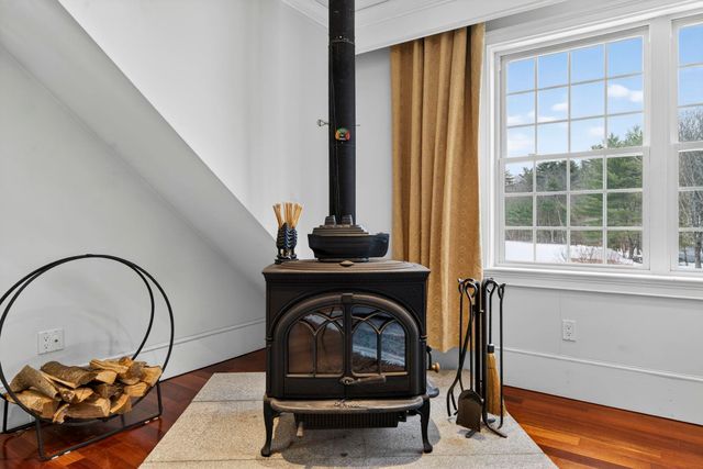 51 Pond Street, Newton, NH 03858