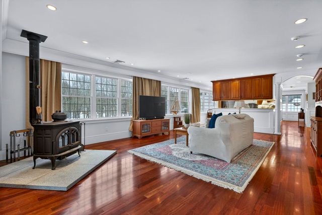 51 Pond Street, Newton, NH 03858