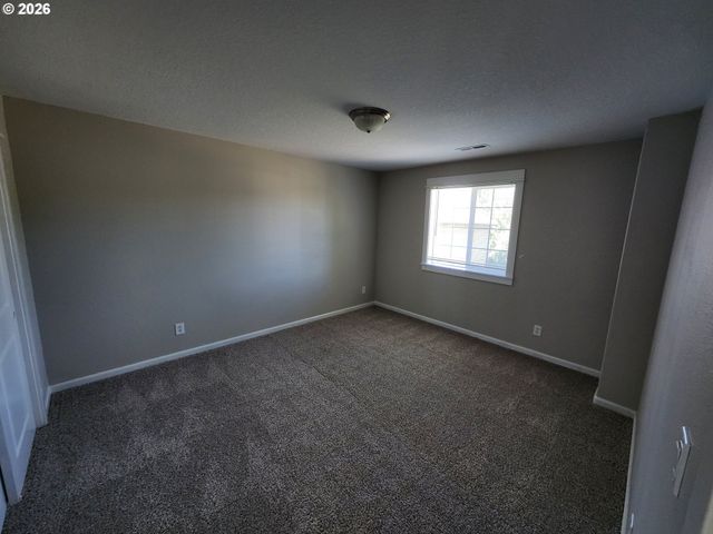 573 E 13TH Pl, Lafayette, OR 97127