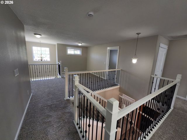573 E 13TH Pl, Lafayette, OR 97127