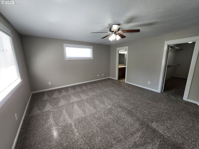 573 E 13TH Pl, Lafayette, OR 97127