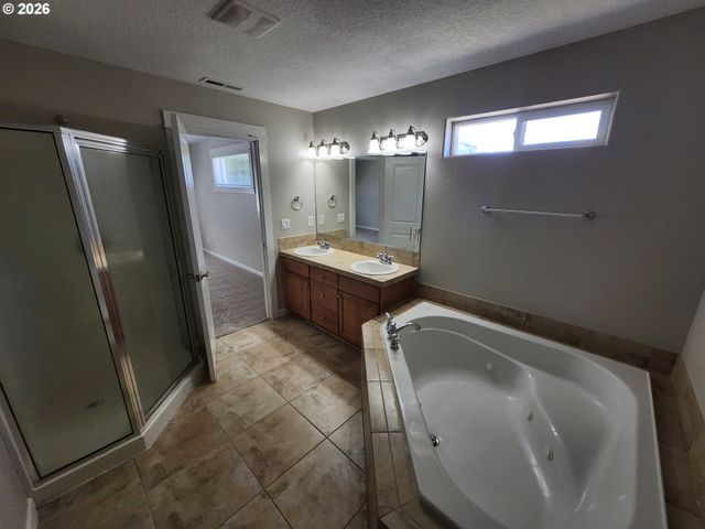 573 E 13TH Pl, Lafayette, OR 97127