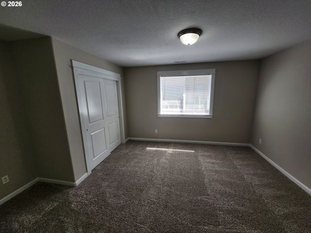 573 E 13TH Pl, Lafayette, OR 97127