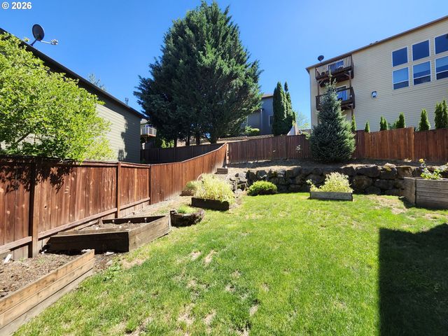573 E 13TH Pl, Lafayette, OR 97127