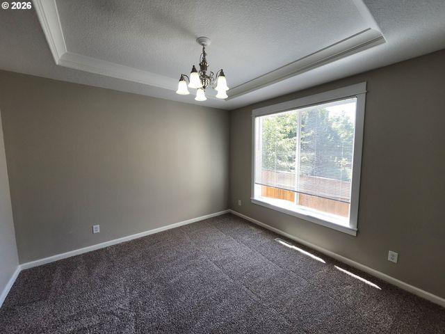 573 E 13TH Pl, Lafayette, OR 97127