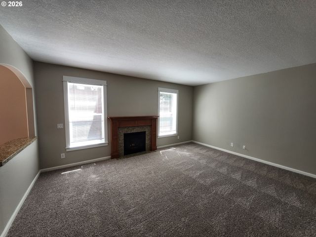 573 E 13TH Pl, Lafayette, OR 97127