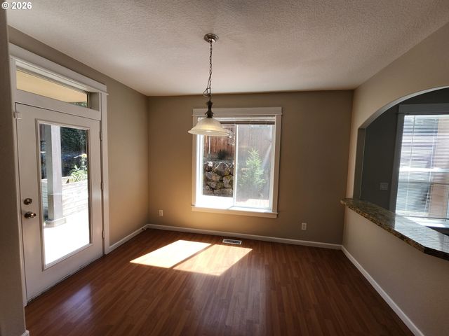 573 E 13TH Pl, Lafayette, OR 97127