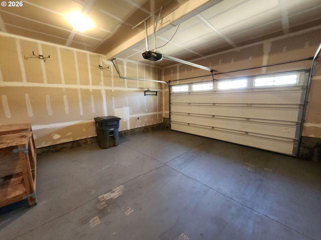 573 E 13TH Pl, Lafayette, OR 97127
