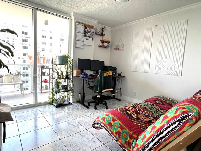 2401 Collins Avenue 1009, Miami Beach, FL 33140