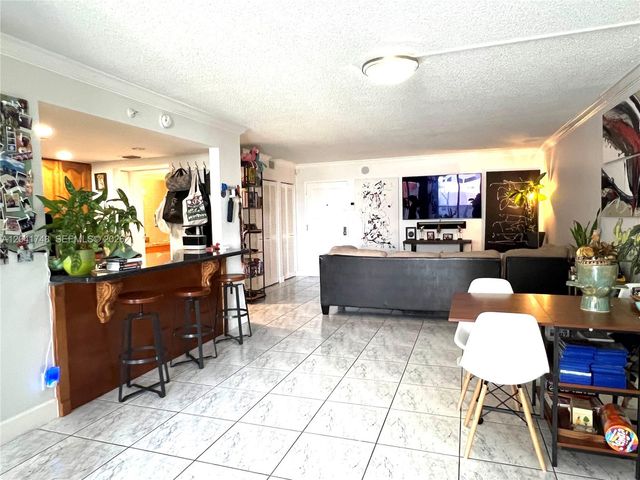 2401 Collins Avenue 1009, Miami Beach, FL 33140