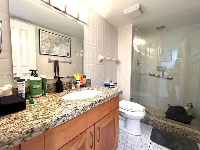 2401 Collins Avenue 1009, Miami Beach, FL 33140