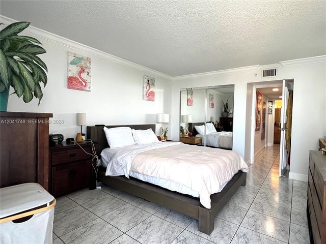2401 Collins Avenue 1009, Miami Beach, FL 33140