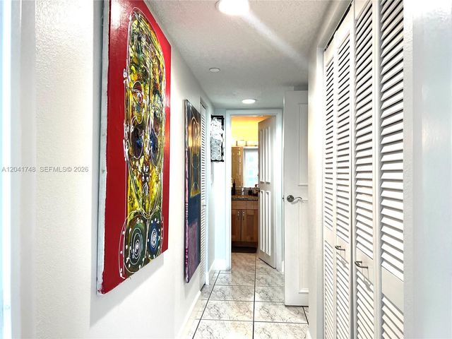 2401 Collins Avenue 1009, Miami Beach, FL 33140