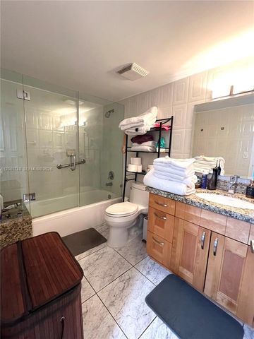 2401 Collins Avenue 1009, Miami Beach, FL 33140