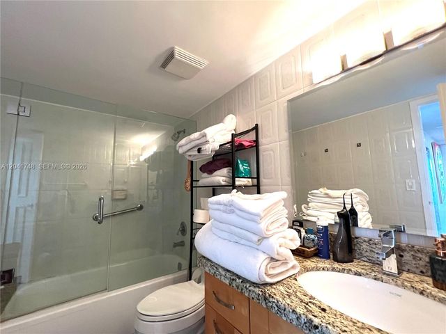 2401 Collins Avenue 1009, Miami Beach, FL 33140