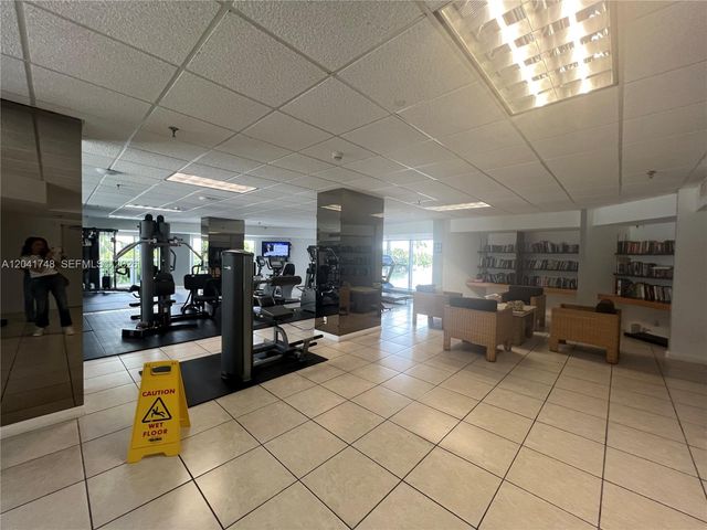 2401 Collins Avenue 1009, Miami Beach, FL 33140