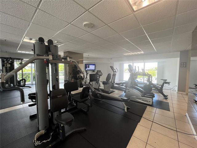 2401 Collins Avenue 1009, Miami Beach, FL 33140
