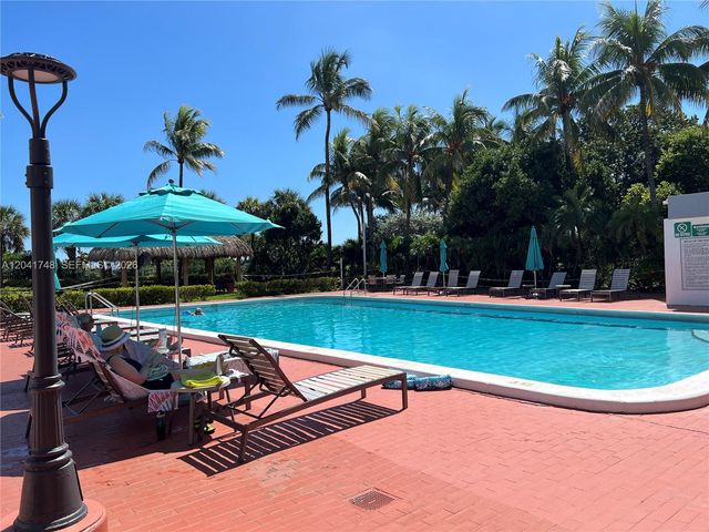2401 Collins Avenue 1009, Miami Beach, FL 33140