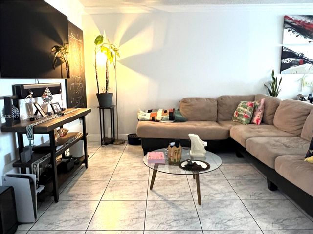 2401 Collins Avenue 1009, Miami Beach, FL 33140