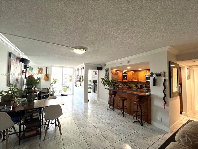 2401 Collins Avenue 1009, Miami Beach, FL 33140
