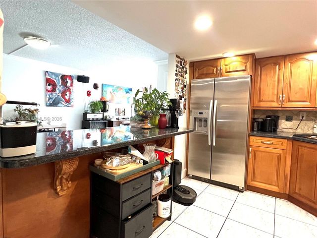 2401 Collins Avenue 1009, Miami Beach, FL 33140