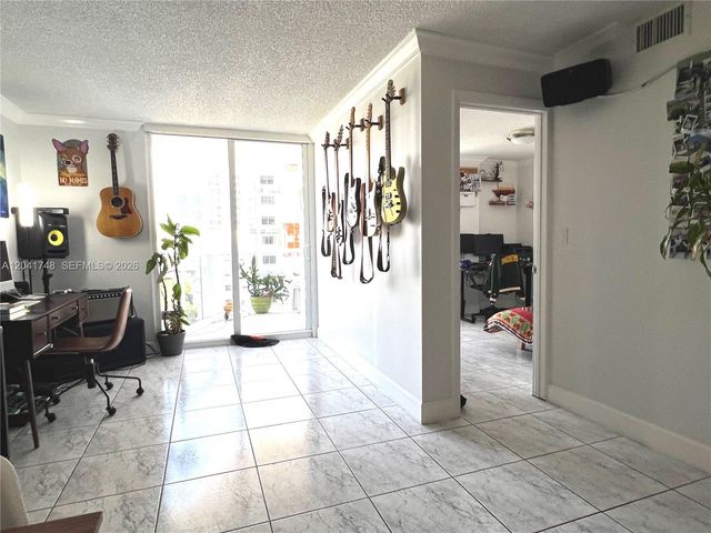 2401 Collins Avenue 1009, Miami Beach, FL 33140