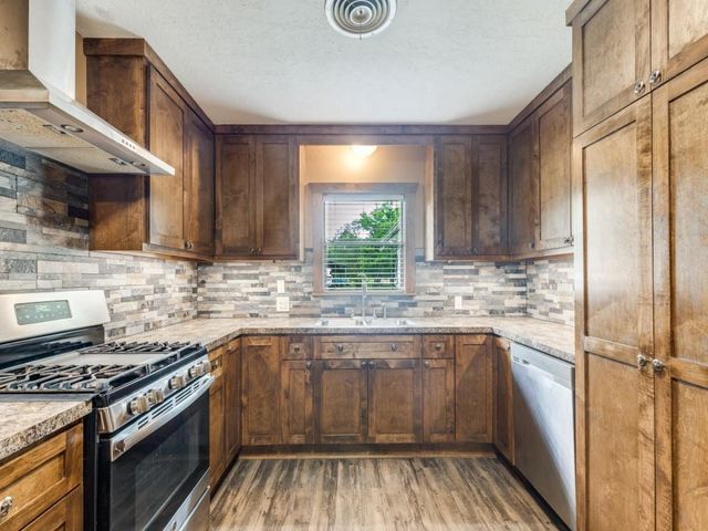 308 Gibbs Street, Devers, TX 77538