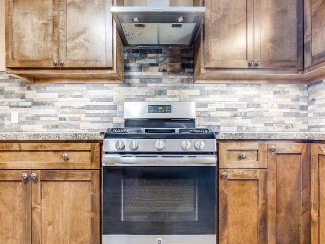 308 Gibbs Street, Devers, TX 77538
