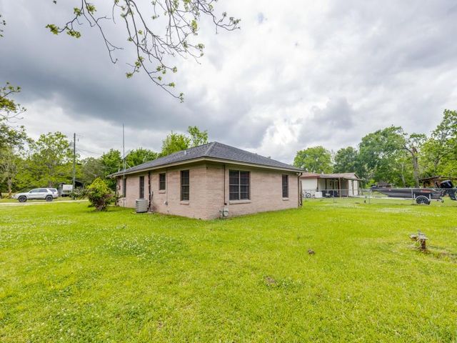 308 Gibbs Street, Devers, TX 77538